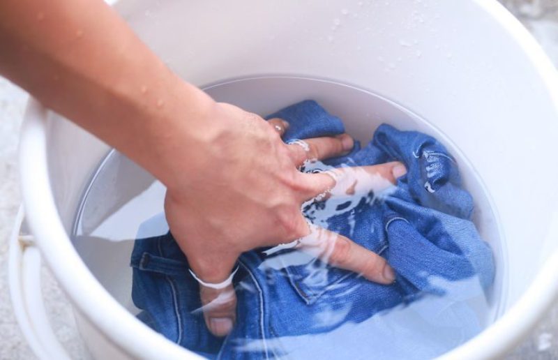 Как самостоятельно отстирать ржавчину с одежды