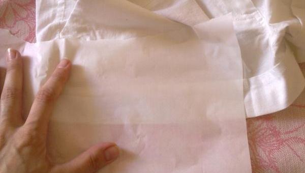 Кладем бумагу на ткань