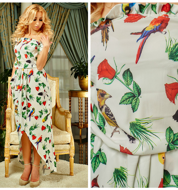 Длинное летнее платье от производителя на белом фоне с цветами и попугаями
