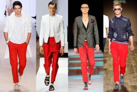 С чем носить красные брюки, джинсы