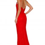Красное платье с открытой спиной