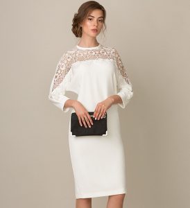 Белое платье с гирюровой вставкой