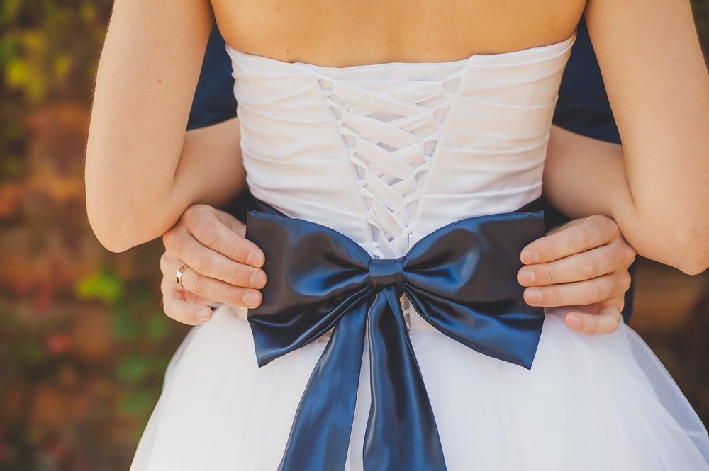 Бант на свадебном платье
