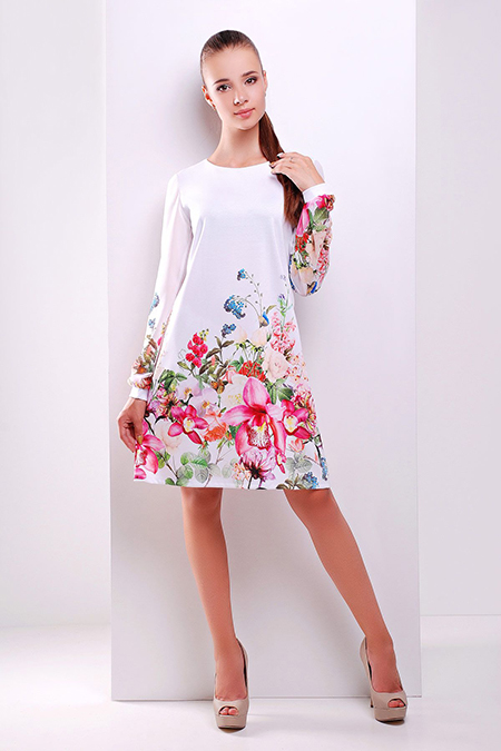 Белое платье с яркими цветами