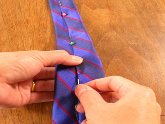 Почему галстук кроят по косой