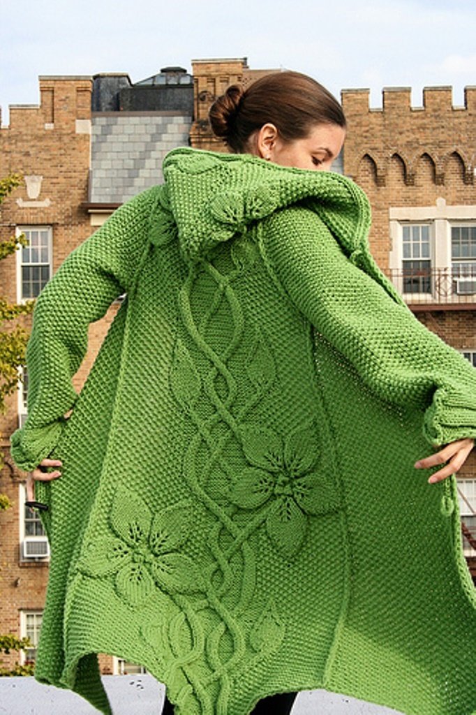 Вязаное пальто женское спицами (144 фото)