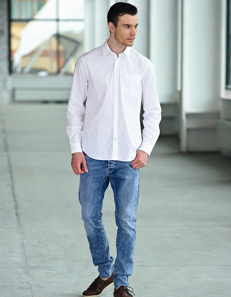 Макияж к джинсам и белой рубашке
