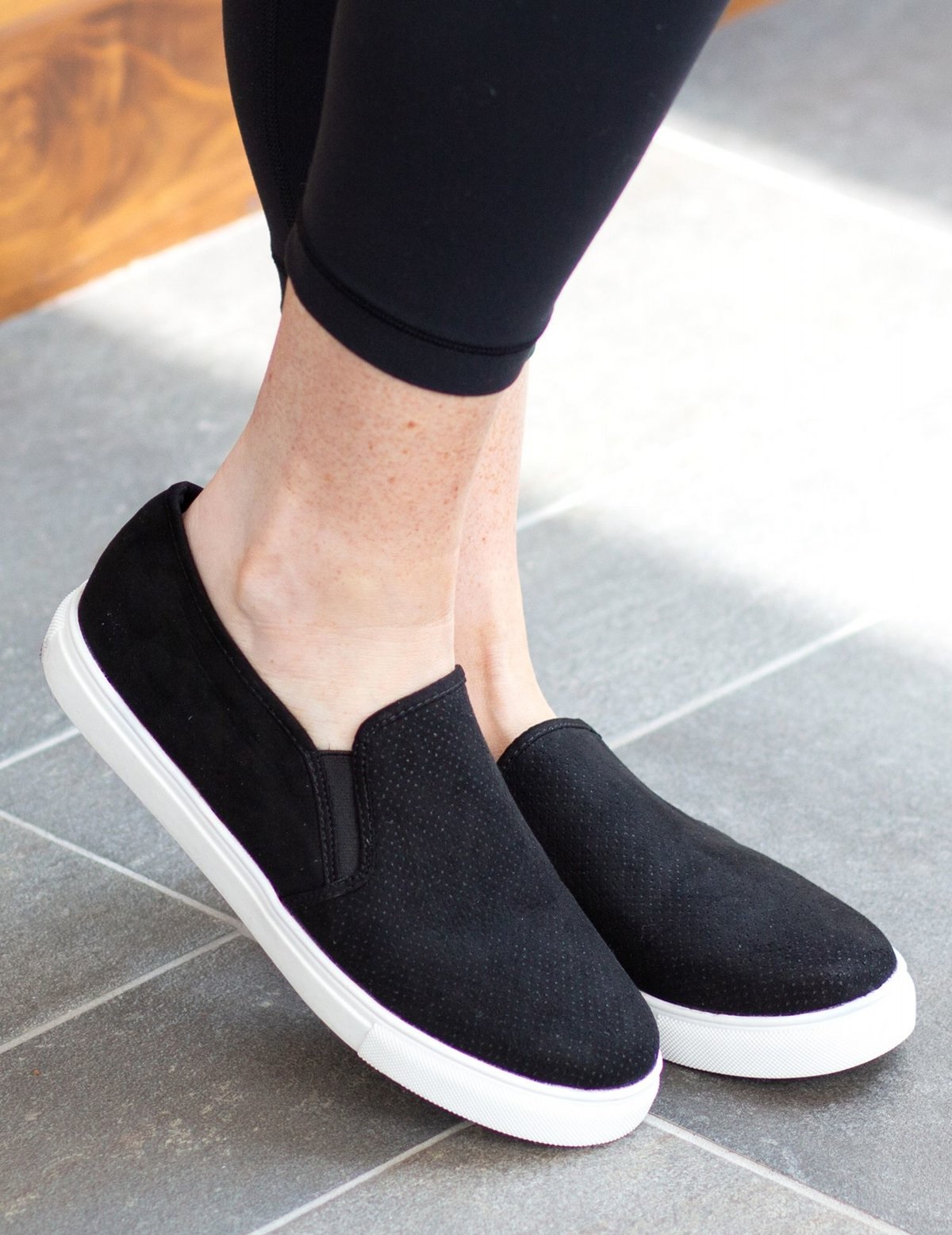 Ботинки на резиновой подошве. Слипоны (Slip-on) обувь 2021. Слипоны Black (черный), 40. Женская обувь Патрол чёрные с белой подошвой.