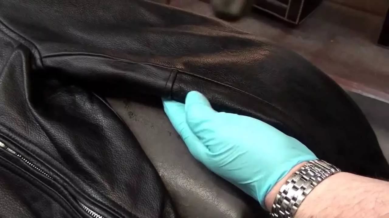Как отмыть масляную краску с куртки